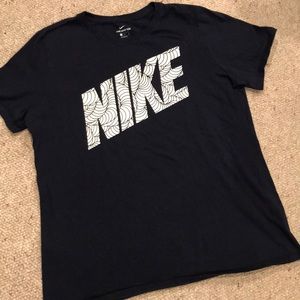 3/$25 💜Nike cotton t-shirt L